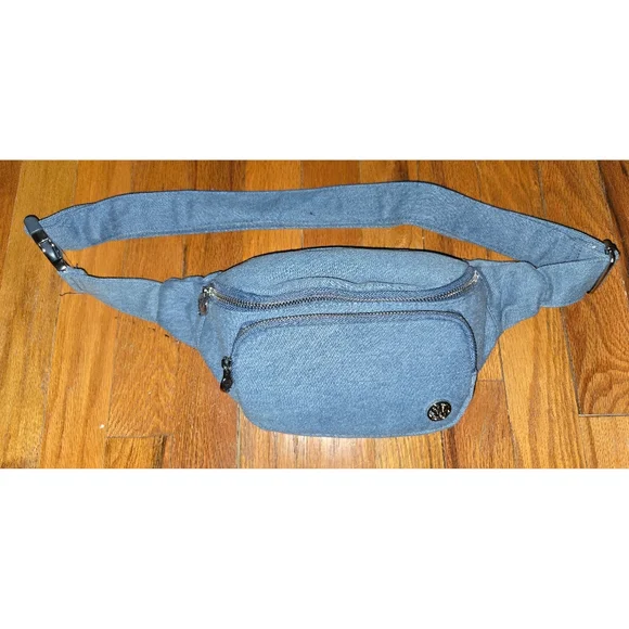 Steve Madden Crossbody Fanny Pack Belt Bag - Picture 1 of 2